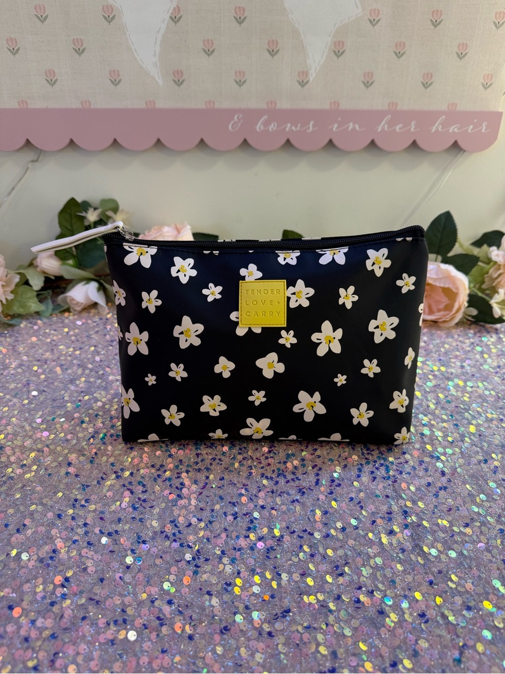 Tender Love + Carry Lg Travel/Cosmetic Bag in Black w/ Floral Pattern - LIKE NEW